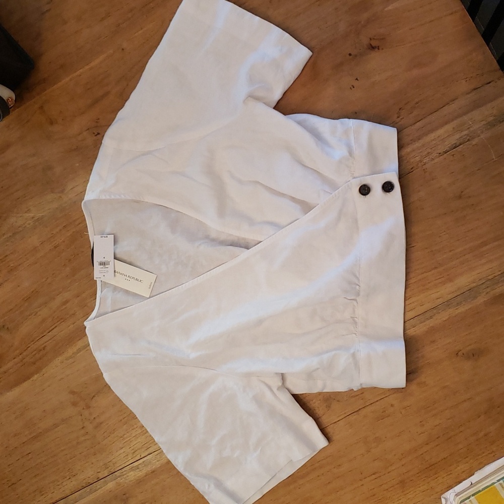Banana Republic cropped linen blend blouse (small) NWT
